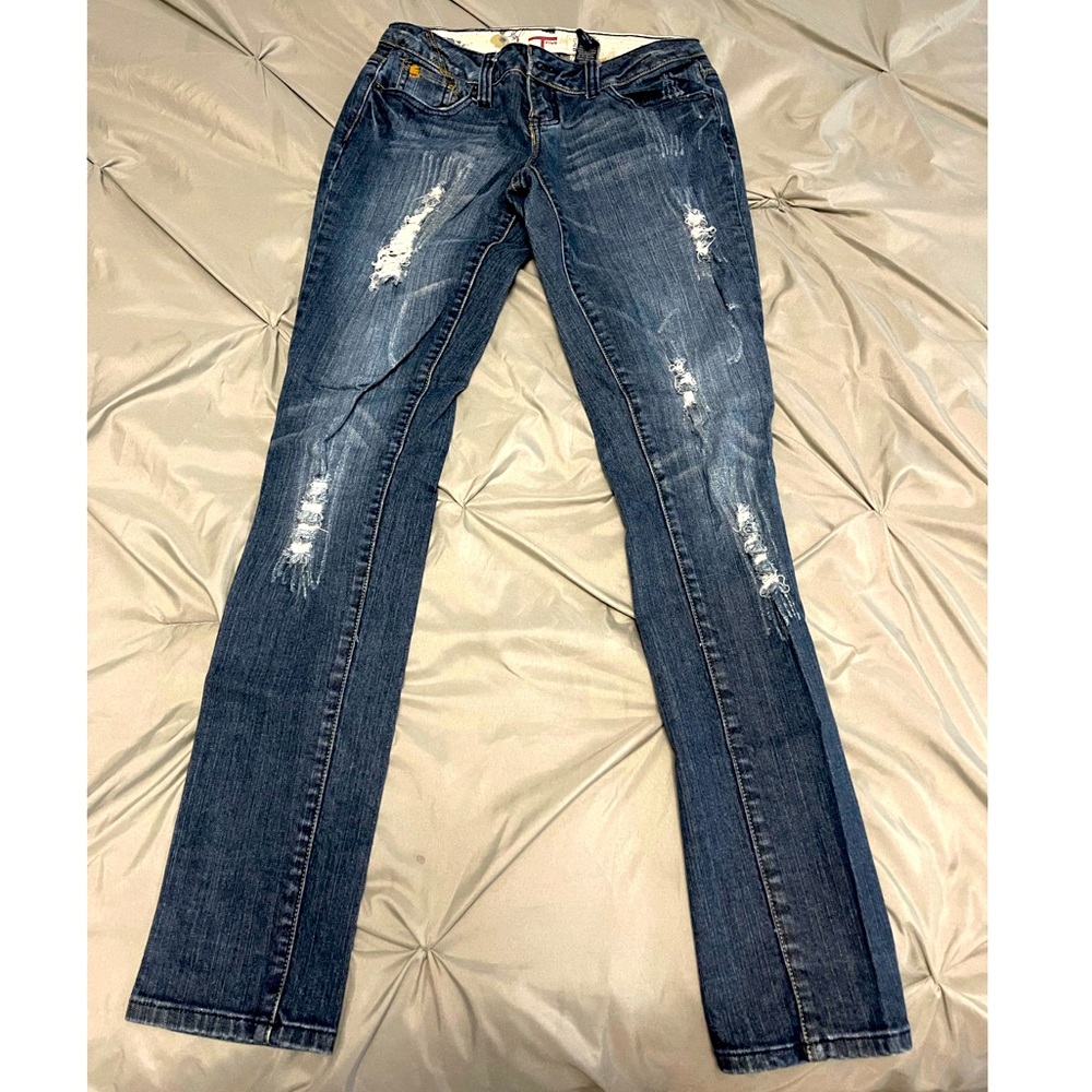 Juniors Denim distressed jeans